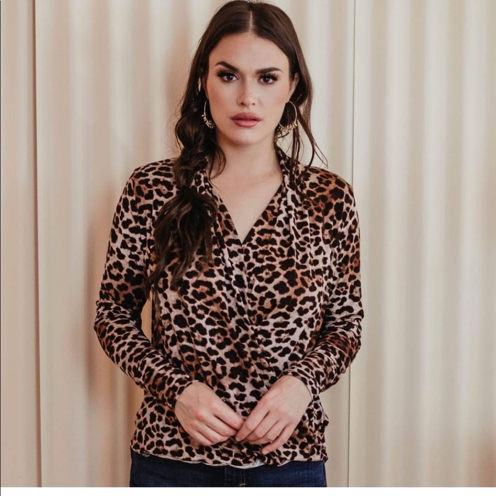 Veronica M ☀️ NWOT ☀️ Leopard Print Surplice Top